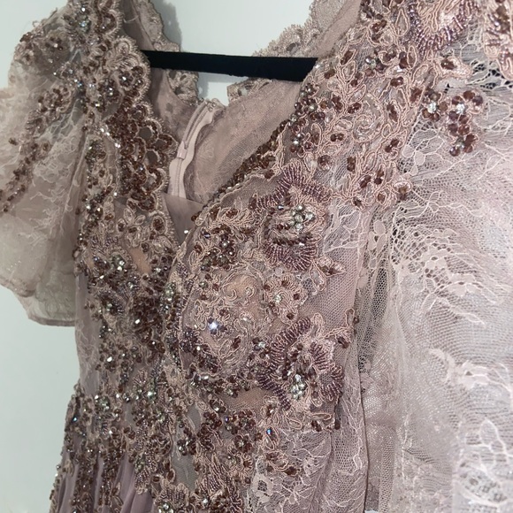 Dress - Picture 1 of 2